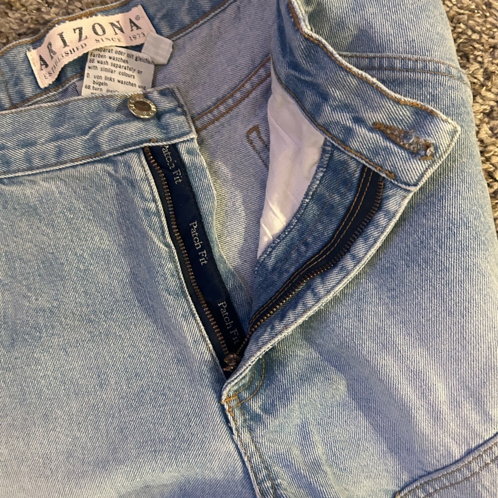 Arizona Jean Company Light Blue Denim Jeans with Carpenter Details - Picture 4 of 7